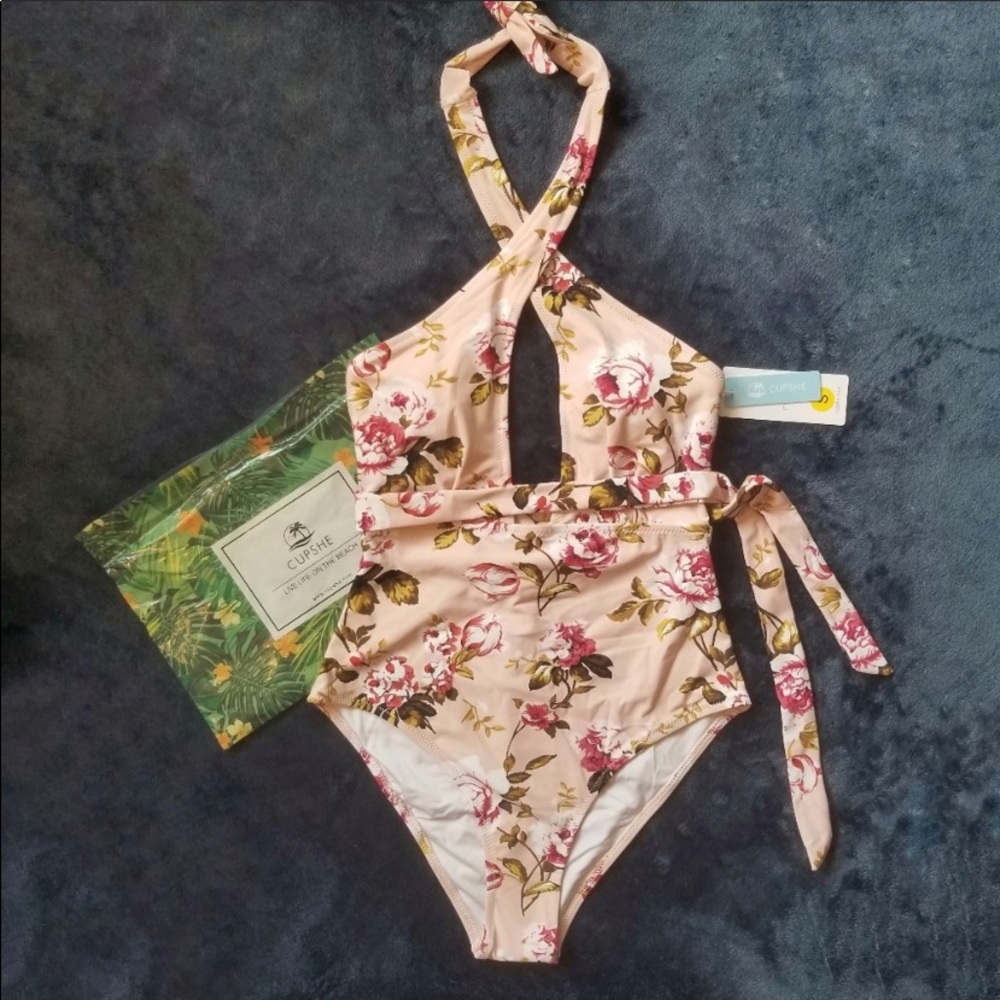 Sale 🎉 NWT Pink Floral Rose Cupshe One Piece